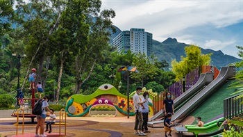 屯门公园是香港首个将公众和儿童的参与都纳入设计理念中，并强调用户体验的共融游乐场。